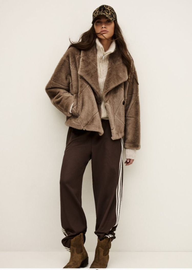  TAUPE